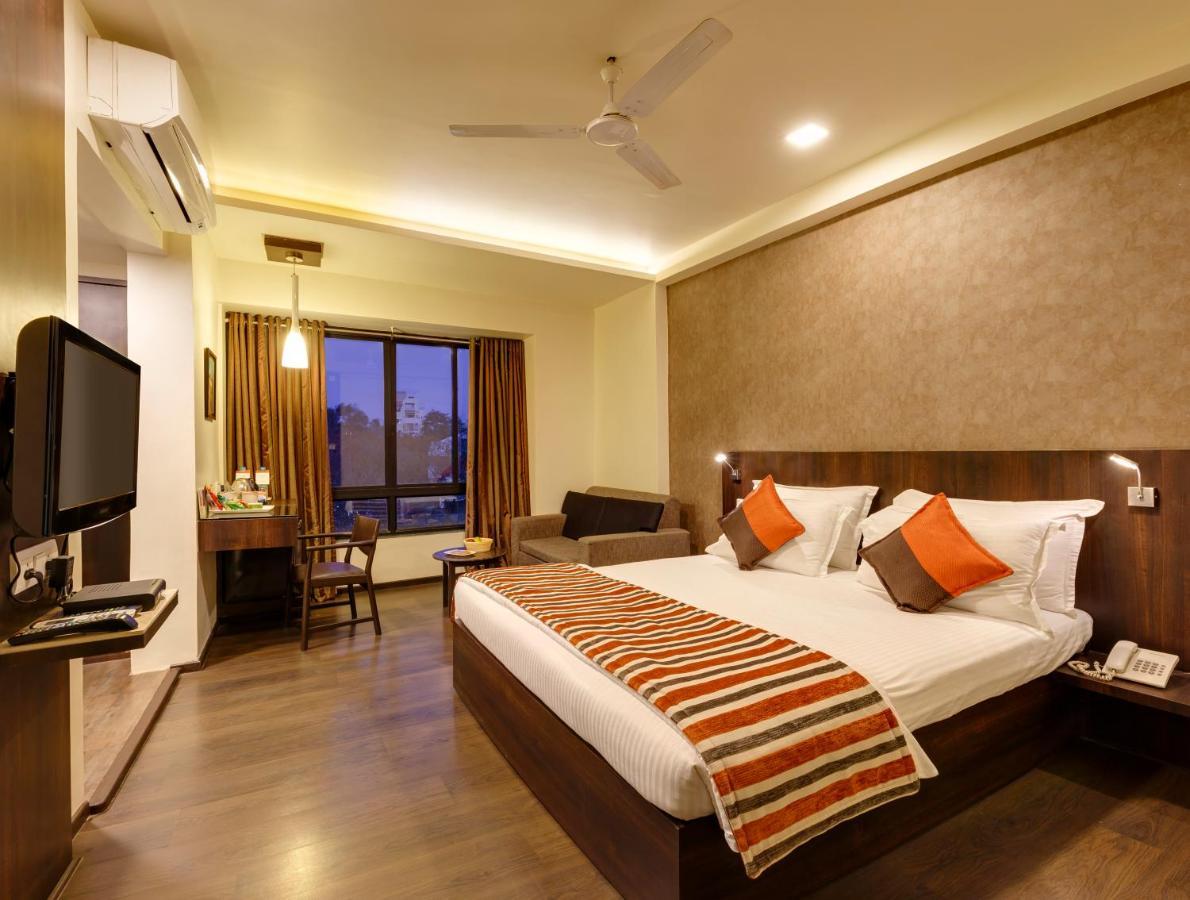 Regenta Place Raysons Kolhapur Ngoại thất bức ảnh